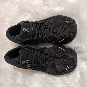 ON cloud running shoes. Men's size 7 women's 8.5
